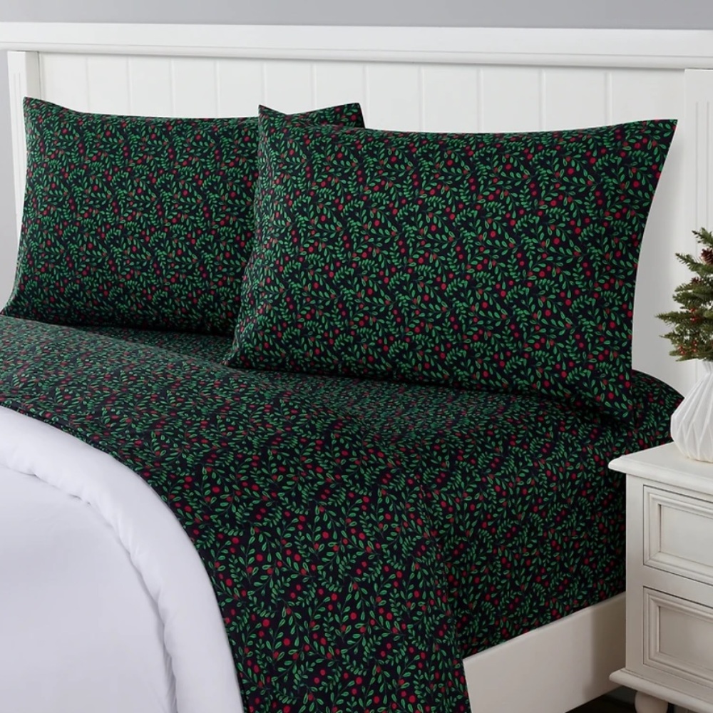 Holiday Printed Bedding Set - Green and Red